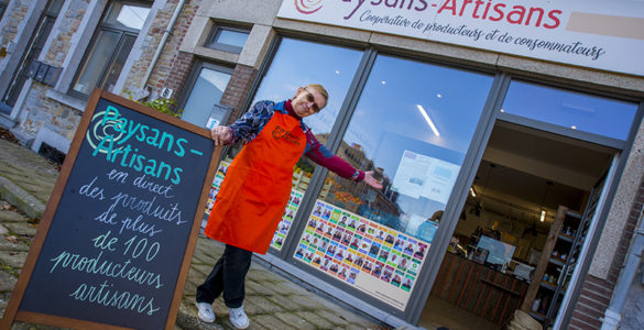 Bernadette Dhaene, gestionnaire du magasin Paysans-Artisans de Saint-Gérard.
