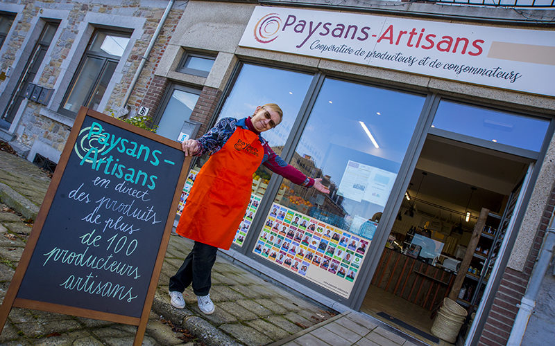 Bernadette Dhaene, gestionnaire du magasin Paysans-Artisans de Saint-Gérard.