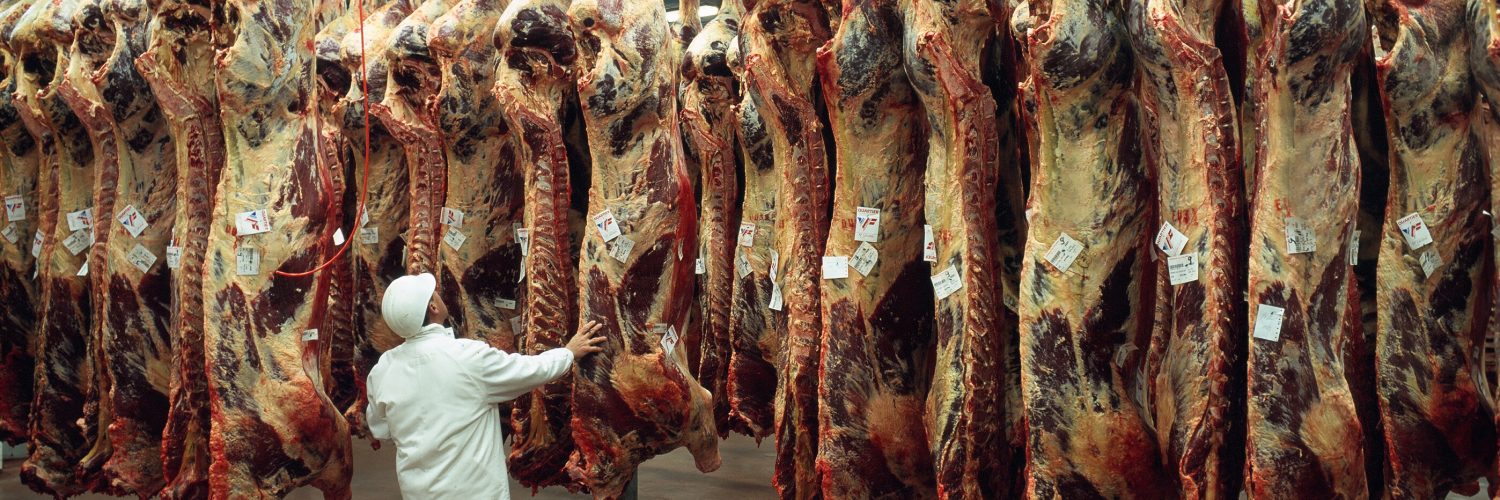 JBS, groupe brésilien, s’affiche comme le plus grand vendeur de viande au monde.
