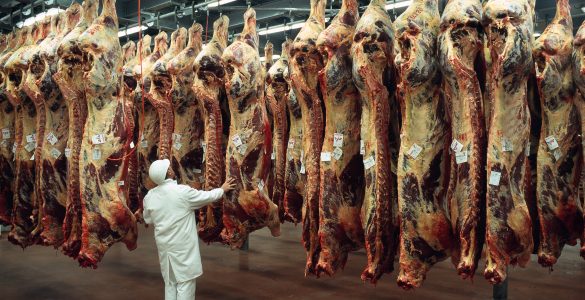 JBS, groupe brésilien, s’affiche comme le plus grand vendeur de viande au monde.