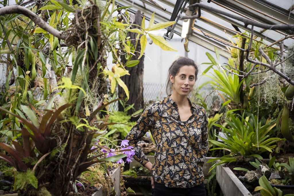 [1] Marlène Feyereisen est chargée de mission au laboratoire pédagogique d’Ecotopie (non lié à Etopia). Elle enseigne également dans le cadre du master de l’environnement de l’ULB.