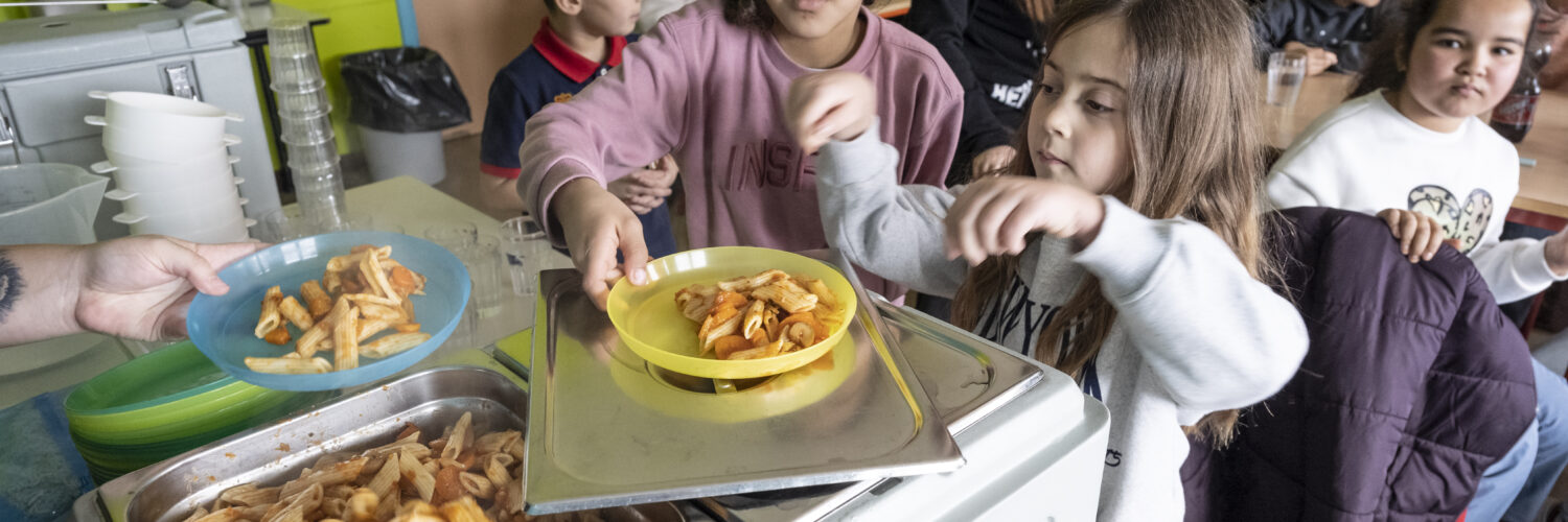 Cantines scolaires gratuites